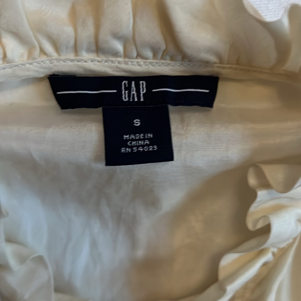 GAP - Picture 2 of 2